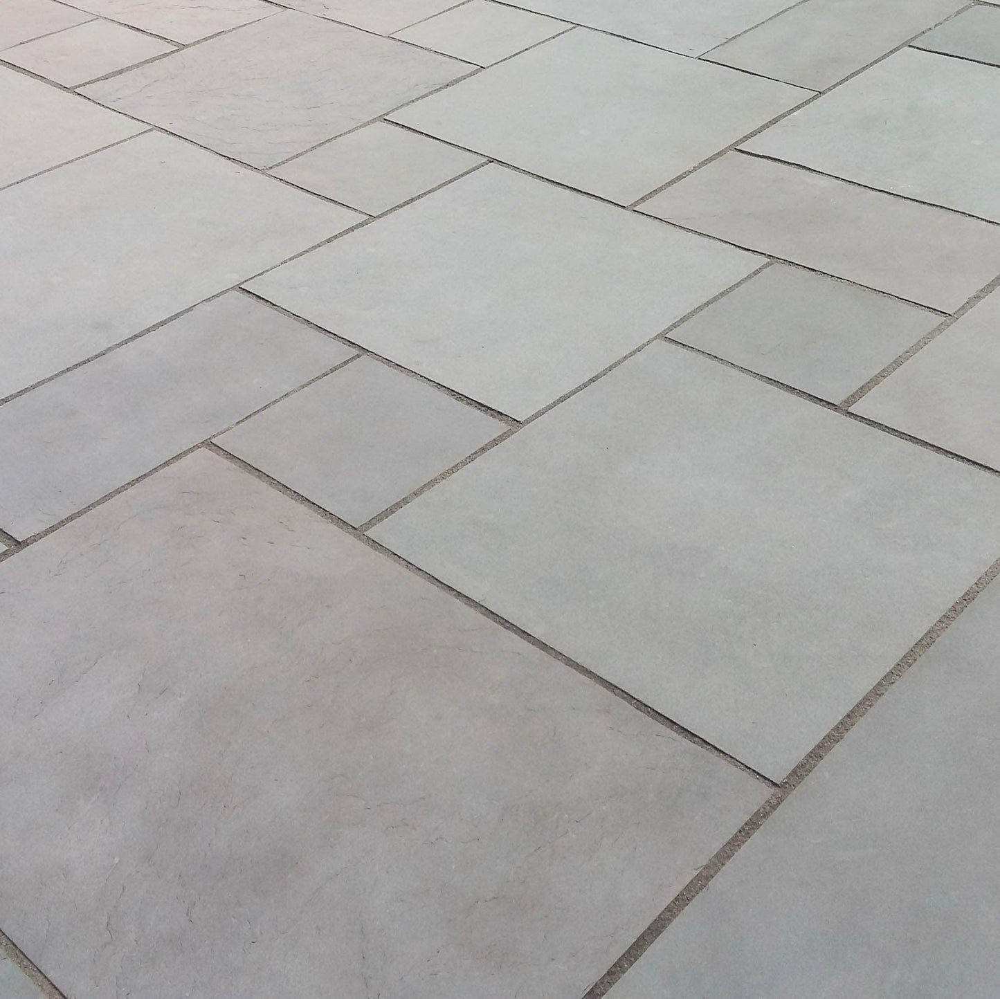 Dove grey limestone paving slabs