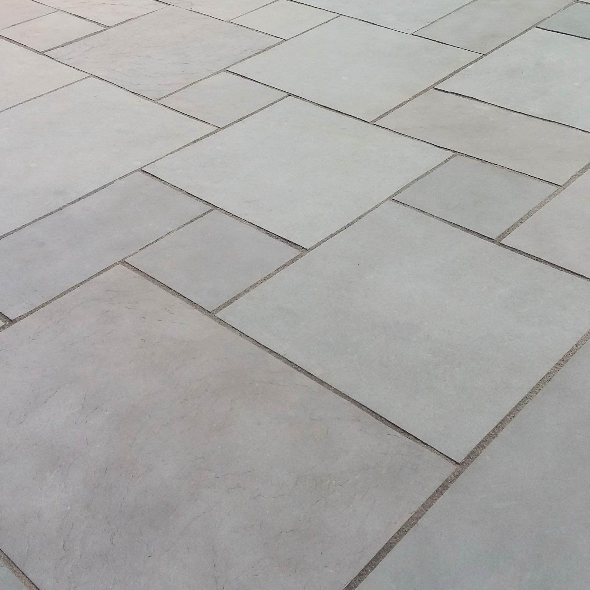 Dove grey limestone paving slabs